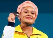 Neisi Dajomes posa con la medalla de bronce obtenida en los Juegos Olímpicos de París 2024.