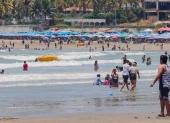Una playa del Ecuador visitada por cientos de turistas.