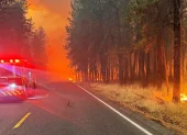 Una fotografía del departamento de Bomberos muestra el incendio en las afueras de Spokane, Washington, EE. UU., el 3 de agosto de 2026.