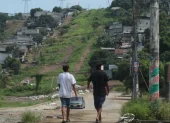 En el noroeste de Guayaquil, las bandas criminales reclutan a jóvenes del mismo barrio.