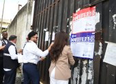 Justicia y Vigilancia coloca sellos de clausura.