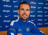 Jordan Henderson, durante su presentación como nuevo refuerzo del Brentford para la temporada 2026-27.
