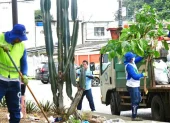 Las calles de Guayaquil muchas veces lucen sucias por el desorden ciudadano.