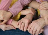 La educación y la responsabilidad ciudadana son claves para enfrentar los problemas sociales.