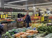 Según la denuncia, los nuevos aranceles aumentarán los precios para consumidores y empresas en todo el país.