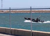 Barreras marítimas instaladas en Ceuta tras la entrada de decenas de miles de personas el pasado 30 de julio de 2026.