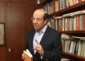 El presidente Noboa, si estaba en desacuerdo con las opiniones de Osvaldo Hurtado, indiscutido líder político, debía rebatirlas con sus argumentos.