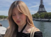 Roro, influencer española en París, en medio de la polémica por acusaciones en redes sociales.
