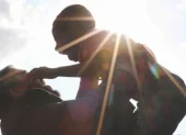 Superados los diez años de edad, las posibilidades de un niño que espera ser adoptado, de encontrar una familia, disminuyen drásticamente.