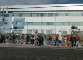 Las largas filas para renovar licencias evidencian el colapso del sistema de atención de la ANT.