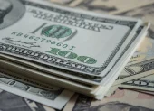La reducción del riesgo país modificó las condiciones de financiamiento del Ecuador y generó un comportamiento inusual entre la deuda interna y la externa.