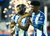 Enner Valencia (c) viene de militar en el Pachuca de México, de donde salió como jugador libre.