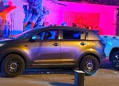 El carro en donde se movilizaban las víctimas fue baleado por la parte de atras ante el asombro de transeuntes