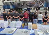 Policía Judicial detuvo a 10 personas en Guayaquil por presunta falsificación de documentos vehiculares.