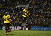 Jhonny Quiñónez hizo el penal de Barcelona SC en Portoviejo.