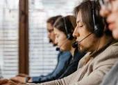 Referencial.Operadores atienden llamadas de emergencia en el ECU 911.