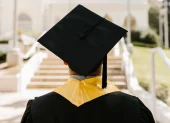 Las becas Guillermo Lasso Mendoza financiarán hasta 10 maestrías en universidades elegibles.