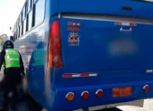 Una persona murió tras ser atropellada por un bus en la avenida Ajaví, sector Solanda, en el sur de Quito, este 6 de agosto