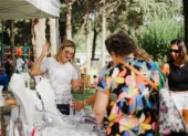 Mujeres con emprendimientos, actividades agrícolas o iniciativas productivas pueden solicitar créditos en BanEcuador para cubrir necesidades de inversión y crecimiento.