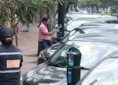 Los parqueos tarifados podrían llegar a más zonas de Guayaquil tras la nueva ordenanza, si esta es aprobada por el Concejo Cantonal.