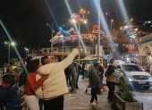 Turistas paseando por el mirador Turi en la provincia de Azuay, a 5 kilómetros de Cuenca.