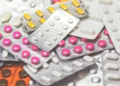 El desabastecimiento de medicinas afecta a pacientes que dependen del sistema público de salud en Ecuador.
