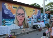 Mural en homenaje a la fallecida activista polaca Mónika Silva en Montañita, Santa Elena.