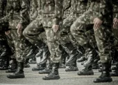 La propuesta de tribunales militares reabre el debate sobre justicia y seguridad en Ecuador.