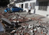 Terremoto de magnitud 7,4 afecta Colombia y obliga a suspender operaciones en seis aeropuertos.