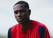 Josué Caicedo, lateral izquierdo ecuatoriano, durante sus primeros entrenamientos con el Barcelona Atlètic en España.
