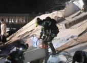 Operaciones de búsqueda en un edificio frente al Parque la Libertad, tras un terremoto de magnitud 7,4, en Pereira, Colombia, 10 de agosto de 2026.