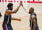LeBron James y Joel Embiid, durante su etapa con Team USA en los Juegos Olímpicos de París 2024.