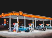 Referencial.Estación de servicio en Ecuador, donde los usuarios perciben el impacto de la reciente variación en los precios de los combustibles.