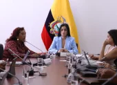 Viviana Veloz durante la sesión de la Comisión de Niñez y Adolescencia de la Asamblea Nacional, del 12 de agosto, anunció que denunciará ante la Fiscalía General del Estado la presunta venta ilegal de medicamentos.