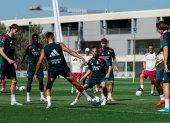 Real Madrid enfrenta a Deportivo en un amistoso internacional.