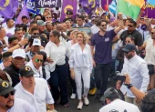 Cynthia Viteri y Andrés Guschmer lideraron la marcha de ADN en Guayas.