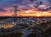 En Estados Unidos, además, otra tendencia amenaza con encarecer la electricidad y debilitar la rendición de cuentas: la rápida consolidación de las empresas eléctricas y el creciente interés del capital financiero.