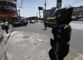 Agentes de tránsito se ubican en distintos puntos para controlar que se cumpla con la restricción vehicular del Pico y placa.