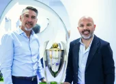 Miguel Montalvo visitó a Miguel Ángel Loor (d), presidente de Barcelona SC y LigaPro, respectivamente.