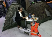 Algunos de los artículos que ofrece la tienda Swat para supervivencia en caso de un desastre naural.