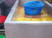 Arcsa clausuró una planta de snacks en Azogues, Cañar, luego de detectar varias deficiencias sanitarias.
