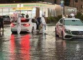 Vista de una carretera inundada tras las fuertes lluvias en Ichikawa, prefectura de Chiba, cerca de Tokio