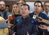 El diputado opositor Tomás Guanipa habla durante una rueda de prensa el 14 de agosto de 2026, en Caracas (Venezuela).