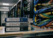 Un derecho o una obligación sobreviven a las personas porque existe evidencia de ellos. Hoy en día, la digitalización asemeja memoria con instantaneidad y con permanencia, pero ésta última es solo una ficción.
