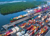 Entre los producos que más exporta Ecuador están el camarón y el banano.