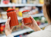 La reduflación consiste en reducir la cantidad o tamaño de un producto sin disminuir su precio, una práctica que puede pasar inadvertida para los consumidores.