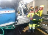 Bomberos de Quito atendieron a tres personas tras un siniestro entre un tanquero y un vehículo liviano registrado en Ruta Viva e Intervalles este lunes.
