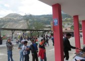 El electorado ecuatoriano, desengañado por sucesivos gobiernos que lo han defraudado, vota en contra de uno u otro grupo.