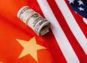 Es engañoso decir que EE.UU. decidió abrir el comercio con China mediante una decisión puntual en 2000-2001. Washington había renovado anualmente el estatus comercial de China desde 1980.