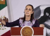 La presidenta de México, Claudia Sheinbaum, habla durante una rueda de prensa este miércoles, en Palacio Nacional de la Ciudad de México (México).